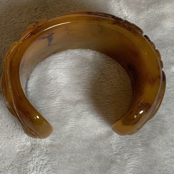 Vintage Carved Lucite Faux Amber Wide Cuff Bracelet Art Deco Style Floral Scroll - Picture 6 of 11